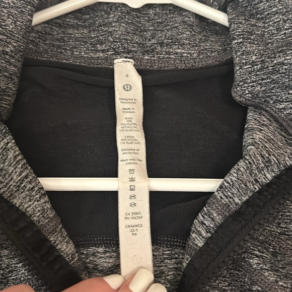Gray and black lululemon define jacket. Size 4 - Picture 3 of 4